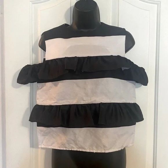 “GOEN.J” Striped Off the Shoulder Ruffle Top